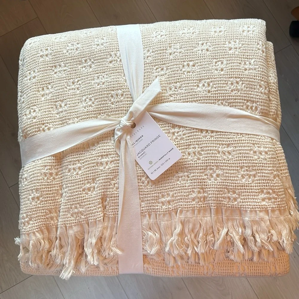 Pottery Barn Cotton Jacquard Fringe Blanket in Ivory Full/Queen NWT